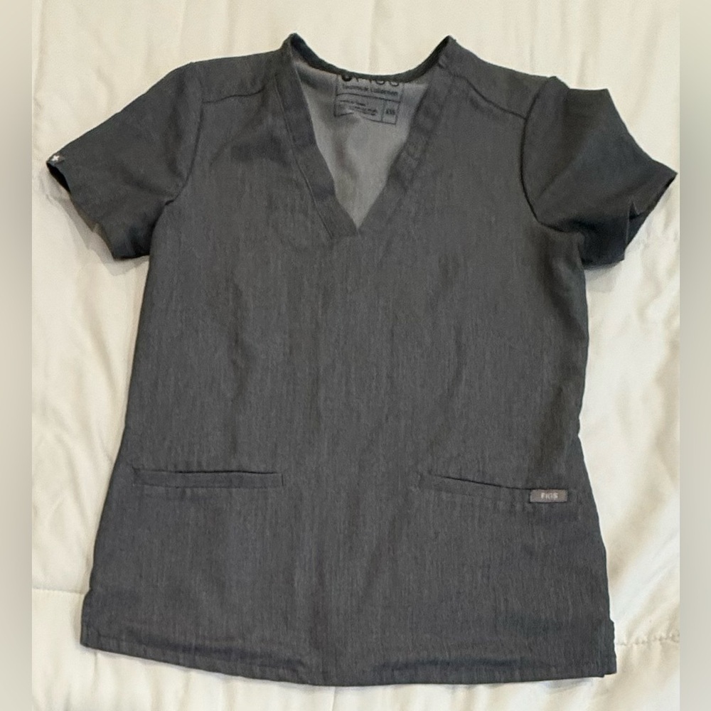 **FIGS Technical Collection Scrub Top – Gray – Women’s XXS**